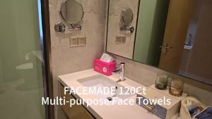 Khăn mặt dùng một lần FACEMADE 120 chiếc Nhiều hơn 20% so với những người khác. Không xơ vải và không có mùi. Để loại bỏ làm sạch và làm khô.