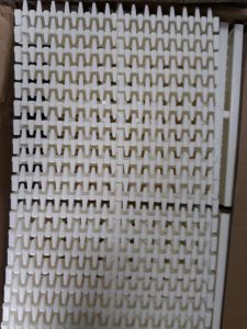 10 mét thanh thoát tràn hồ bơi 25 cm mã GG25D có hình răng cưa nhựa PP (rãnh thoát nước thanh xả tràn khe thu nước/ nan thu bị hồ bơi