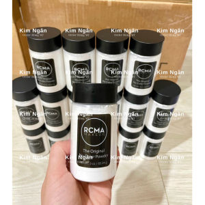 [Hàng Mỹ] Phấn Phủ Bột Không Màu RCMA The Orginal No Color Powder 85.04g - với thiết kế như một hộp phấn rôm với phần nắp chứa những khe tròn nhỏ cùng thứ phấn tơi mịn màu trắng được cấu tạo đơn giản chỉ từ bột Talc và Silica bên trong.
