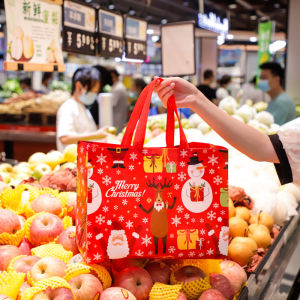 10pcs Christmas Non-Woven Bag Christmas New Year Tote Bags Exquisite Eco Christmas Handbag Non-Woven Printed Gift Packaging Handbags Reusable Tote Bags