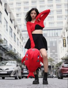 Balo cá mập nhung siêu dễ thương dùng đi học đi chơiđi phượt đều được