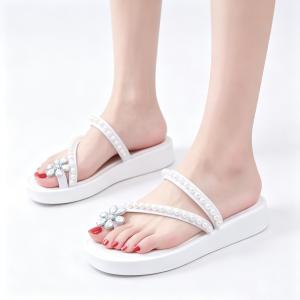 New Womens fashionable sandals non-slip and waterproof rubber comfortable for wearing outdoors pearl style slip-on suitable for all seasons