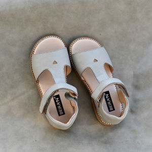 Genuine Leather Girls Sandals Cute Heart Open Toes Soft Cowhide Childrens School Shoes Fashion Baby Garden Shoes Kids Sandals