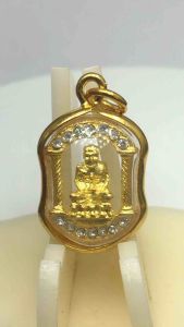 L006 หลวงปู่ทวด หลวงปู่ทวดวัดช้างให้ พระหลวงปู่ทวด จีหลวงปู่ทวด เนื้อสีทอง เลี้ยม กรอบพระ ทองไมครอน ประดับเพชร หลวงพ่อทวด