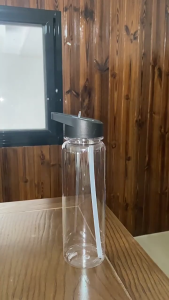 700ml Large Capacity Sports Bottles Clear Plastic Sports Bottles Portable Water Cup with Handle and Straw