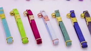 Cat Collar with Name Tag Bell Air-Tag Holder Bow-Tie Personalized Cat Collars for Boys Girls Kitten Custom Engraved Small Large Female MaleCats Collar with ID Tags Soft Cute Velvet