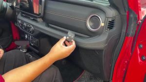 OnlyF U JeCar Car Copilot Handle Extended Phone Stand Bracket For Jeep Wrangler JL/Gladiator JT 2024 + Auto Interior Accessories 8N6Y2