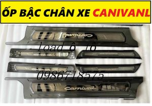 Ốp Bậc Chân Vân Carbon Xe KIA CARNIVAL 2022-23 Mẫu Vân Carbon Cao Cấp