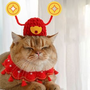 AUDIENC สไตล์จีนจีน หมวกแมวนำโชค ปรับได้ปรับได้ นุ่มนุ่มๆ หมวกเทพเจ้าแห่งความมั่งคั่งสัตว์เลี้ยง หมวกแมวสวมหัว งานทำมือ หมวกถักสัตว์เลี้ยง สำหรับปีใหม่