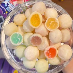 现货奶糖大冒险猜颜色糖奶糖挑战脆皮鲜乳球水果夹心软糖奶糖喜糖年货QWHG