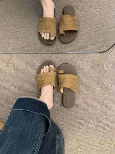 [Free Shipping] Womens slip-on sandals for outdoor wear 2026 spring collection suitable for pairing with skirts relaxed high-end sandals pleated soft-soled beach shoes