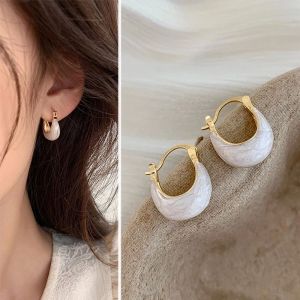 White Flower Earrings Top Water Drop Pendants Womens Dangle Earrings Elegant Acrylic Luxury Wedding Ear Jewelry