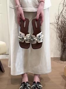 Pearl Beaded Flat Sandals For Women Summer Outdoor Wear 2026 New Model Thick-Soled Wedge Heel Suitable For Pairing With Skirts