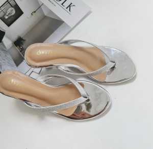 Shoeponic & Heel Jepit Doffensmirt: Desain Unik Sepatu & Aksesoris