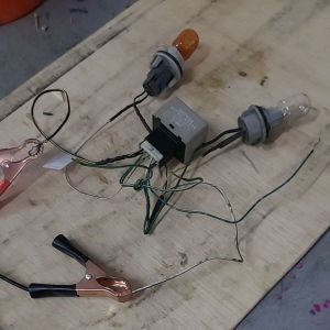 เฟรสเชอร์ไฟเลี้ยว TOYOTA VIGO VIOS YARIS ALTIS CAMRY WICH COMMUTER 8พินตรงรุ่น โตโยต้า ( มือ2ยี่ปุ่นแท้ สภาพสวย )