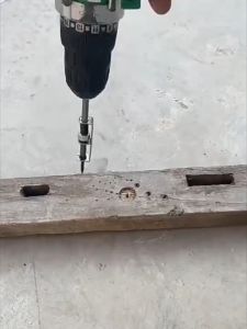 Spring-loaded Screwdriver Drill Bit Holder Anti-Drop Drilling Nails Positioner for Electricians Mechanics DIY Home Repair