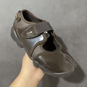 Womens low-top split-toe shoes with Velcro black commuter shoes versatile Mary Jane clogs
