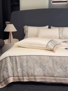 ins Fengbing Silk Bedding Set Summer Cool Feel Duvet Cover Bed Sheet Silky Smooth Naked Sleep Non-Tencel Single Three-Piece Set LZD