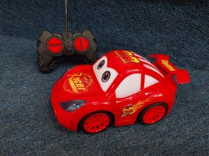 Xe macqueen điều khiển từ xa kiểu dáng ngầu đẹp giá rẻ