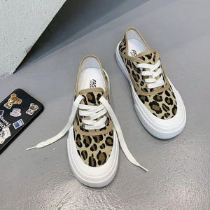 Psion หวานมาก รองเท้าผ้าใบคุณผู้หญิง ดีไซน์เรียบๆแต่ดูแล้วน่ารักตะมุตะมิมาก น้ำหนักเบาใส่สบายเท้าเลย มีหลายสีให้เลือกและลายพิเศษเสือดาวคือน่ารักมากก ไม่ควรพลาดนะ