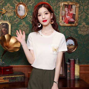 AMMIN 2024ฤดูร้อนใหม่หัวเข็มขัดแผ่นดิสก์แนววินเทจของจีนเสื้อยืดผ้าฝ้ายแขนแขนสั้นคอกลมสไตล์จีนสีทึบเรียบง่ายเสื้อเบลาส์ปักลายผีเสื้อมีกระเป๋าดีไซน์หรูหรา