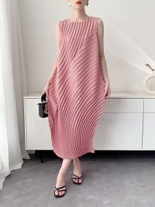 NEW ⭐ Personalized Design ⭐ High-end Miyake style niche wavy irregular hand-pleated dress for women fashionable and versatile sleeveless mid-length pleated dress