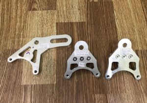 Pát nhôm cnc sau heo 2 pít đối xứng kiểu Brembo Nissin Frando ráp zin cho tất cả các dòng xe Wave 110bladefutureSiriusExciterSonicWinnerRaider Satria