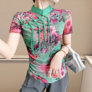 YIMEI เสื้อยืดผู้หญิงแขนสั้นพิมพ์ลายมีหัวเข็มขัดตาข่ายแนววินเทจเสื้อกี่เพ้าสไตล์เข้ารูปพอดีและกระชับสัดส่วนสำหรับฤดูร้อน2025