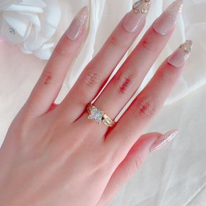 Vòng tay nữ không gỉ khoá cài KAMI có khắc kí hiệu