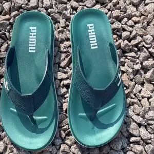 《501》 รองเท้าแตะสำหรับผู้ชายกันลื่นกันกลิ่นเหม็นและทนต่อการสึกหรอรองเท้าแตะชายหาดใส่ด้านนอกสำหรับผู้ชายพื้นหนาสำหรับใส่ในบ้านคุณภาพสูง