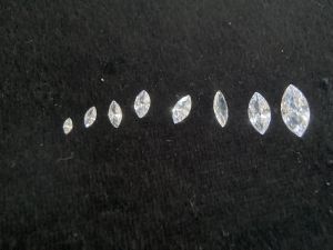 [ 1 viên ] Đá cubic zirconia hạt dưamàu trắngđá trang sức đính lên nhẫndây chuyềntrang sứcđá cho thợ bạc