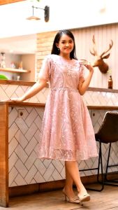 7 Tips Memilih Dress Natal Terlaris & Dress Pesta Brokat
