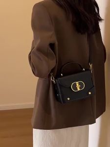2024 New high-end contrasting shoulder bag popular versatile crossbody phone bag B0301