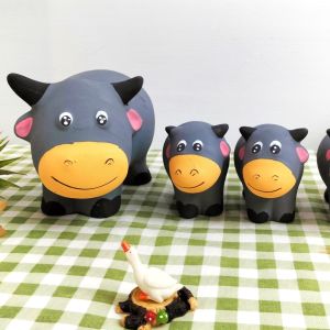 ตุ๊กตาจัดสวน ตุ๊กตาเซรามิคแต่งสวน ตุ๊กตาแต่งสวนตัวใหญ่  เซรามิค ควายสีเทา 1ชุด ได้ 4ตัว 11*18*15ซม.