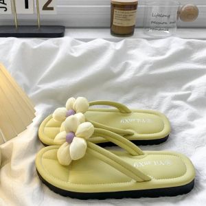 CHCA รองเท้าพื้นนุ่ม รองเท้าแตะชายหาด หวาน รองเท้าใส่กลางแจ้ง รองเท้าแตะดอกไม้ ป้องกันกลิ่น ป้องกันการลื่น รองเท้าแตะแบบคลิปสำหรับผู้หญิง ฤดูร้อน