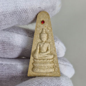 Luang Pho Phra Sai Roon Sabai Thip. Nur Phong with Embedded Gem