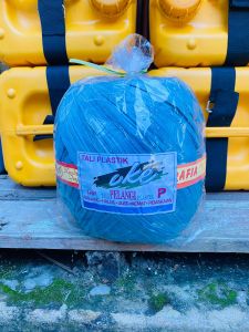 TALI RAFIA/ TALI PLASTIK CAP OKE TALI PELANGI PLASTIK