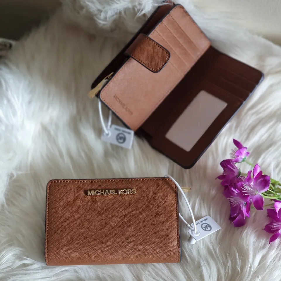 Michael Kors travel wallet, Women's Fashion, Bags & Wallets, Wallets & Card  holders on Carousell