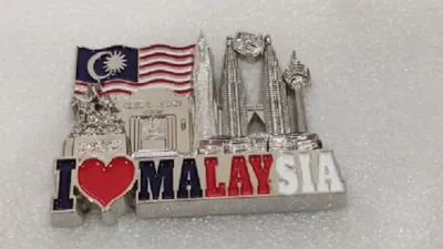 FRIDGE MAGNET KLCC MALAYSIA METAL SOUVENIR OLEH OLEH GIFTS CENDERAHATI HOME OFFICE DECOR DOORGIFTS