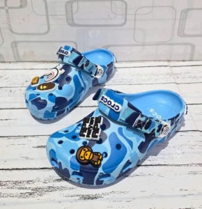 Giày sục crocs chuẩn xịn chống hôi chân nhựa tế bào êm mềm bền đi mưa lội nước đi biển Crocs Bape cho cả nam và nữ màu xah dương
