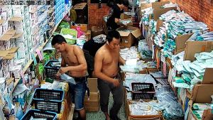 สินค้าพร้อมส่ง แมสมินิมอล สีเอิร์ธโทน หน้ากากอนามัย 3 ชั้น สีคุมโทน แบบใช้แล้วทิ้ง(1 แพคมี 50)ขายส่งอยู่ที่สำเพ็งเยาวราชสามารถเรียกแก๊ปมารับที่หน้าร้านได้นะคะถ้าใครอยู่กรุงเทพ 090-3209888