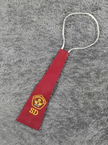 Dasi merah SD cewe logo bordir