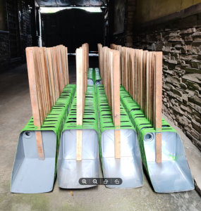 OmniMerchDepot 1pcs Dustpan Lata Heavy With Handle Duty Cleaning Tools Clean Dust Pan Can Equipment Eco-Friendly Metal Dustpan with Durable Wood Handle HighQuality Lightweight Long Lasting Cleaning Tool