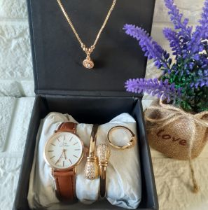 Beli 1 Gratis 3 Paket Jam Tangan Wanita & Perhiasan Cantik