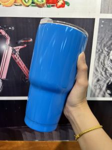 แก้วเก็บความเย็น แก้ว30ออนซ์ น่าใช้ ไม่เป็นไอน้ำ แถมฝาใส แพ็คกล่องให้ สินค้าพร้อมส่งเลย แก้วเก็บความเย็น แก้วสีพื้น