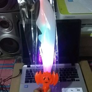 Mainan anak laki laki pedang-pedangan led bersuara warna motif random