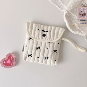 MAGIC โบว์ กระเป๋าเครื่องสำอางปักลายเชอร์รี่ ความจุขนาดใหญ่ ที่เก็บผ้าอนามัย ถุงเก็บผ้าอนามัย แบบพกพา ผ้าฝ้าย กระเป๋าแต่งหน้าโบว์ ผู้หญิง