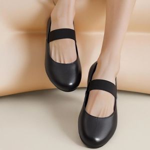 Womens Fashionable Round-Toe Flat Black Shoes Made of Non-Slip Waterproof Rubber Comfortable Slip-On Shoes for School and Work All Seasons 080523