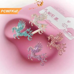 【PCWFKef】 เข็มกลัดแฟชั่นรูปม้าโพนี่ประดับพลอยเทียมสวยเก๋สำหรับผู้หญิงเสื้อโค้ทประดับของขวัญแฟชั่นเข็มกลัดรูปม้าโพนี่ประดับพลอยเทียมสำหรับเสื้อผ้าของผู้หญิง