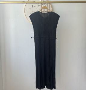 3796 Pleated Elegant Commuter Dress Autumn Spring Miyake Pleated Drawstring Slim Waist Round Neck A-Line Dress One Size (45-75kg)